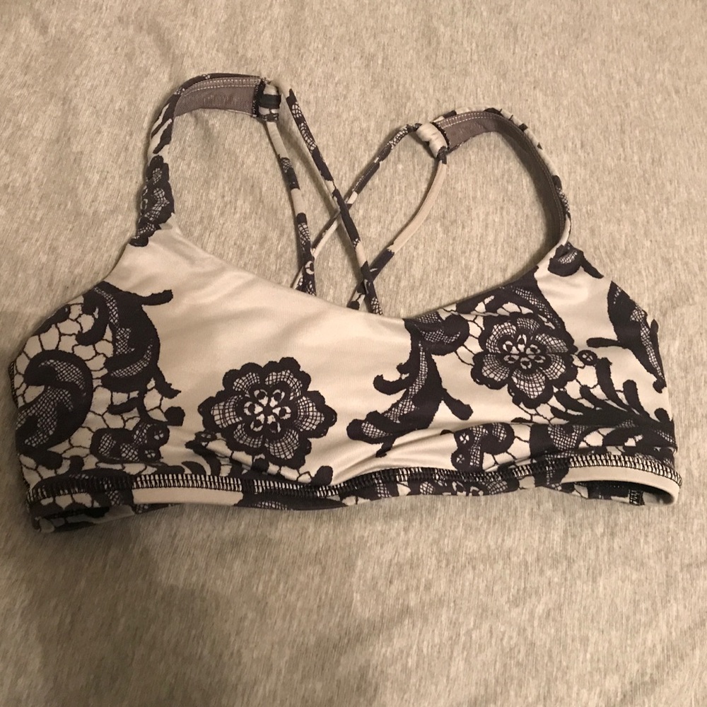 Lululemon free to be bra